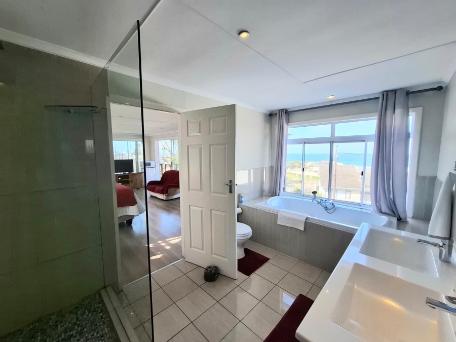7 Bedroom Property for Sale in Gonubie Eastern Cape